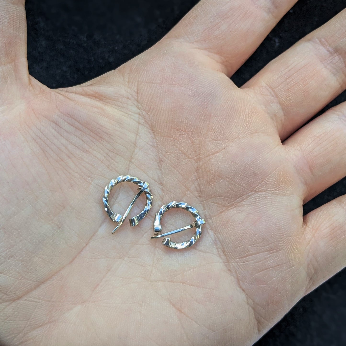 Sterling Silver Twist Penannular Brooch 1cm