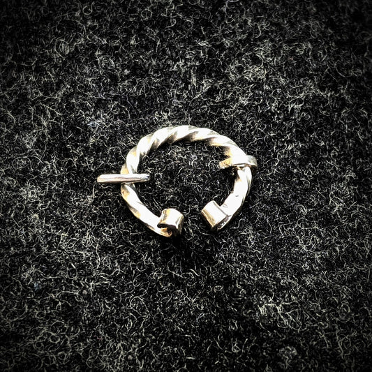 Sterling Silver Twist Penannular Brooch 1cm
